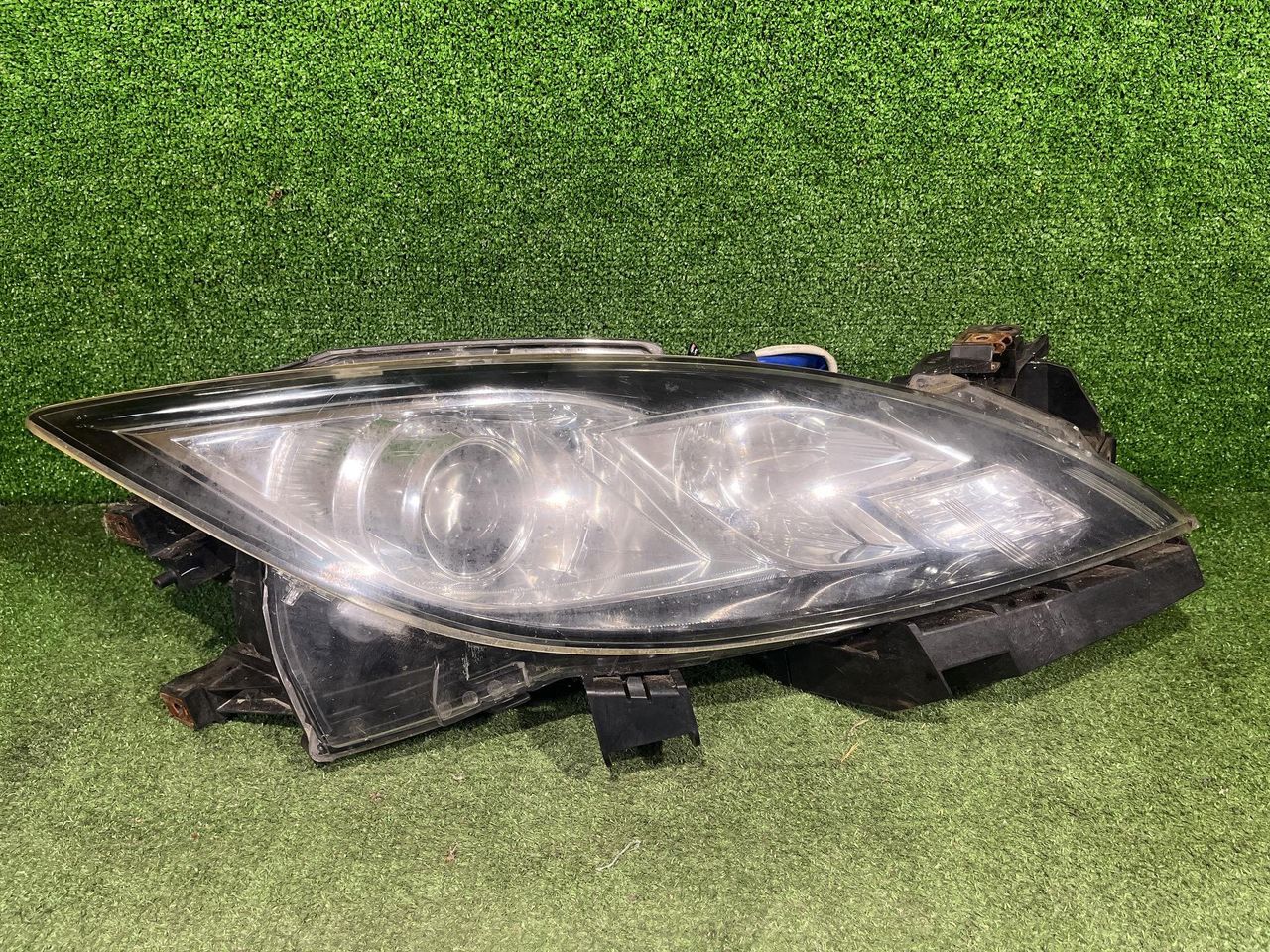 Фара галоген правая Mazda 6 GH 2008, 2.0 л., TD, RF7J, дизель, 6МКПП, sunlight silver / 22v, хетчбэк 5 дв., передний привод, правый руль, GDN3-51-0K0E - фото №1