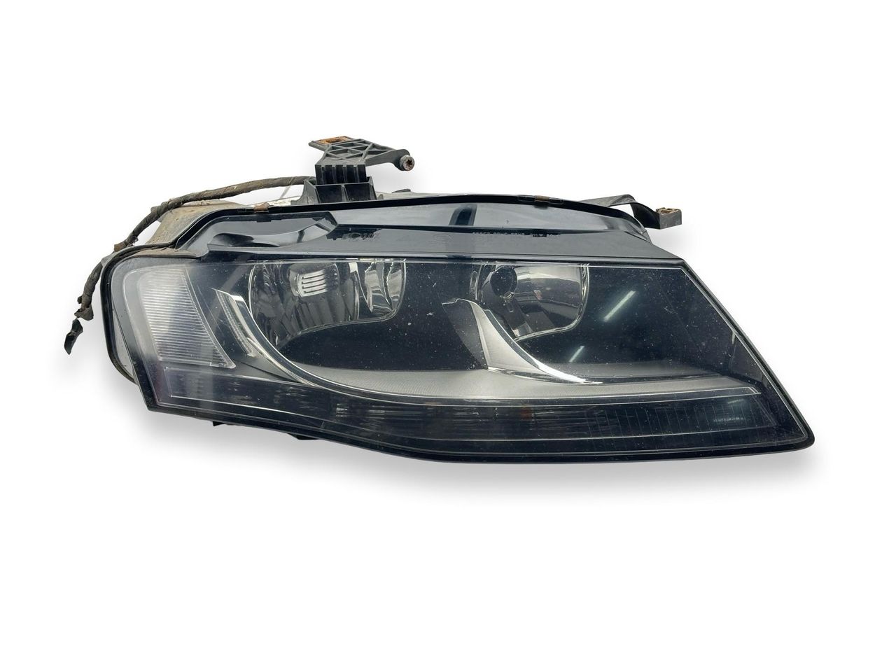 Фара галоген правая Audi A4 B8/8K 2010, 2.0 л., TDi, CAGA, дизель, 6МКПП, brillantrot / ly3j, универсал, передний привод, правый руль, 8K0941004A, 0301240602 - фото №1