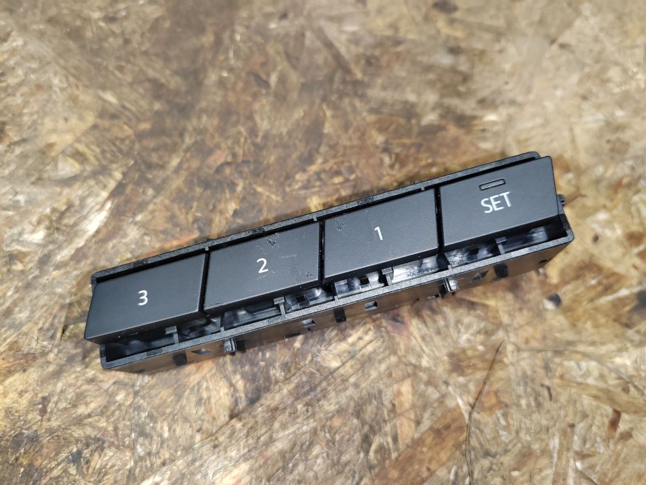 Кнопка памяти сиденья Volkswagen Touareg 3 поколение 2019, 3.0 л., дизель, 760959769