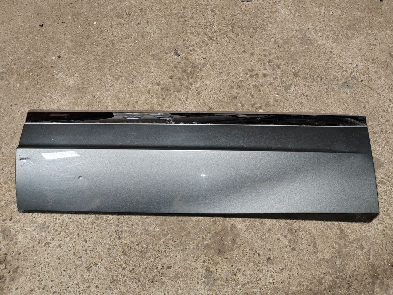 молдинг двери задней левой Volkswagen Touareg 3 поколение 2019, 3.0 л., дизель, 760854949F