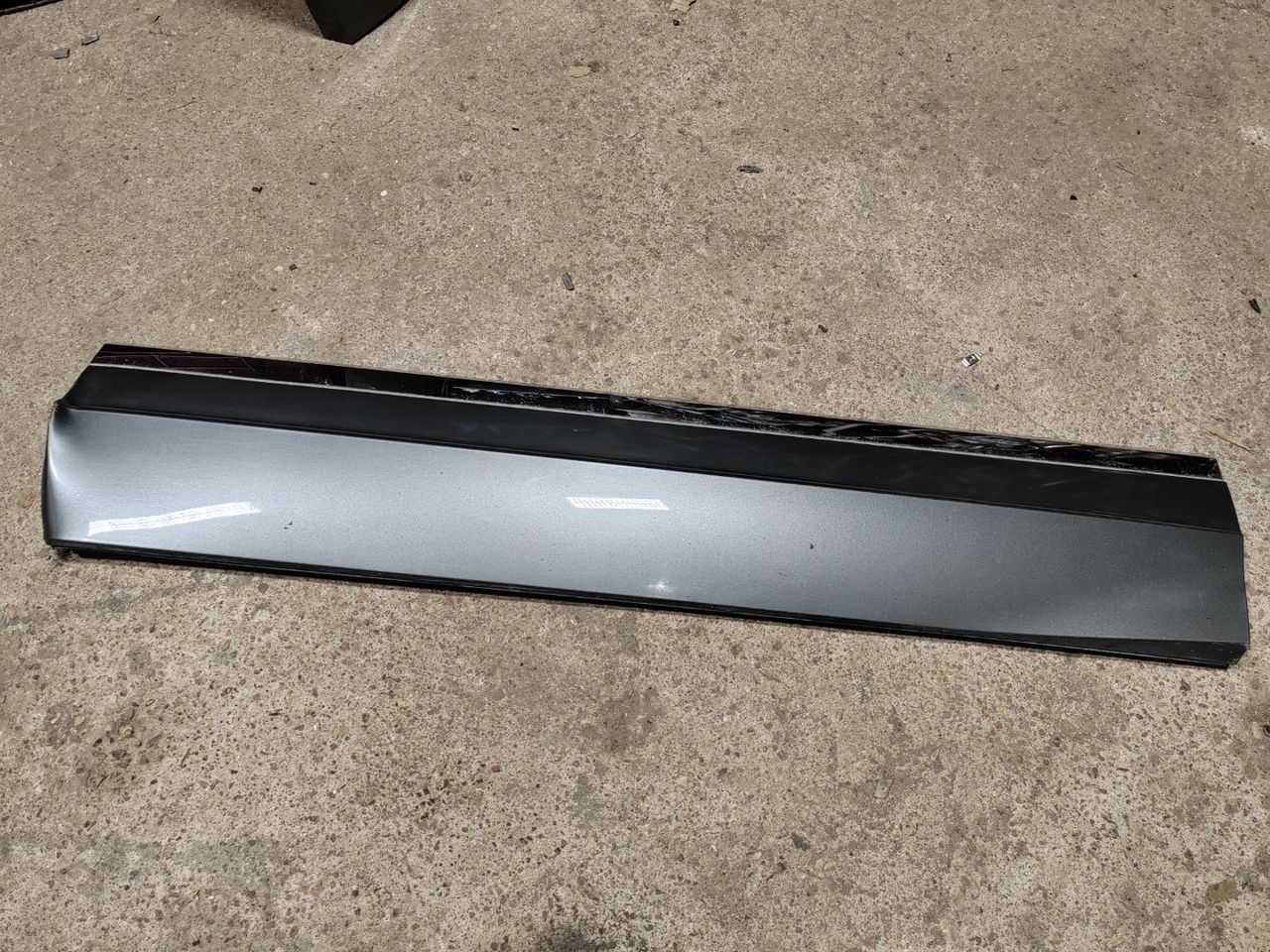 молдинг двери передней правой Volkswagen Touareg 3 поколение 2019, 3.0 л., дизель, 760854940A