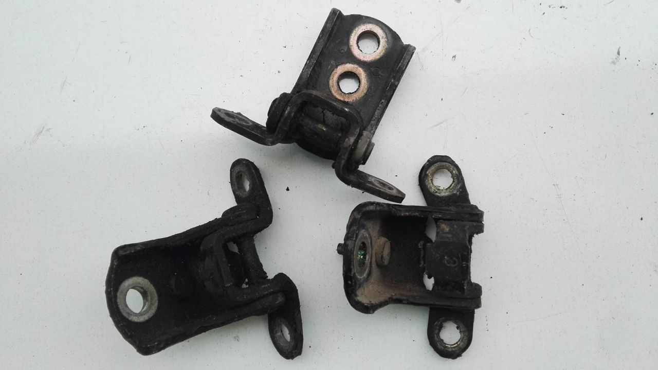петля двери Nissan Primera P11 1998, 1.8 л., бензин, МКПП, хетчбэк 5 дв.