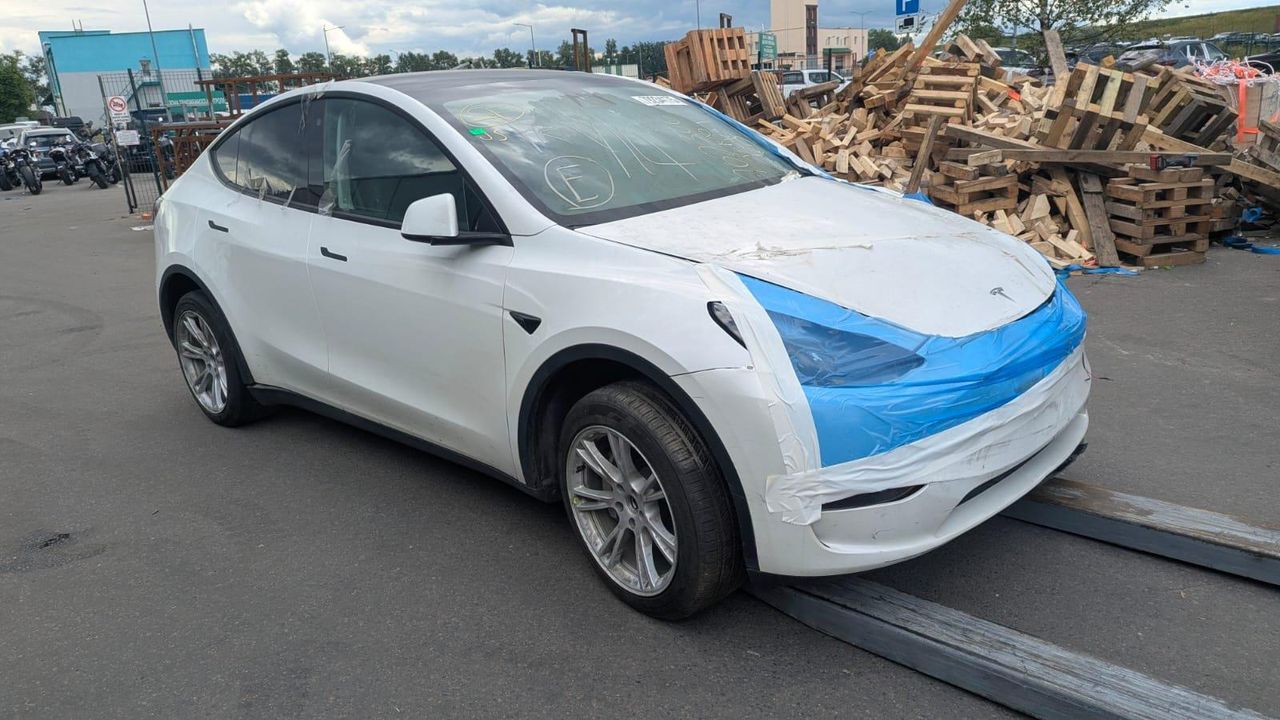 Tesla Model Y 2023