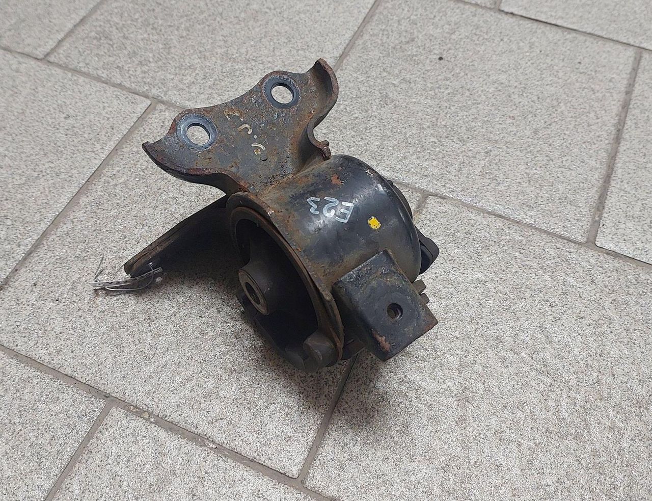подушка крепления КПП Mazda 6 2006, 2.0 л., бензин