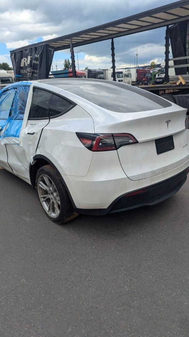 Стойка кузовная центральная левая Tesla Model Y 1 поколение 2023, электро, белый, полный привод