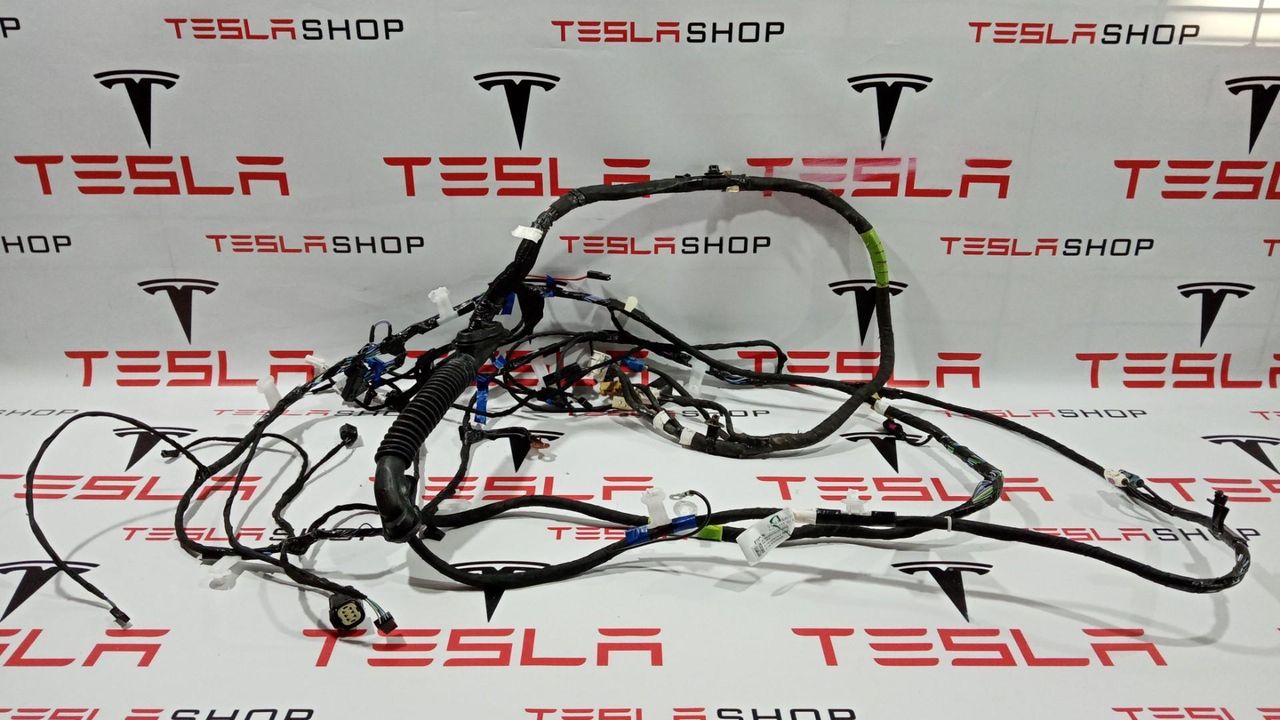 Проводка крышки багажника Tesla Model X 1 поколение 2020, 1032443-81-G, 1032443-01-H