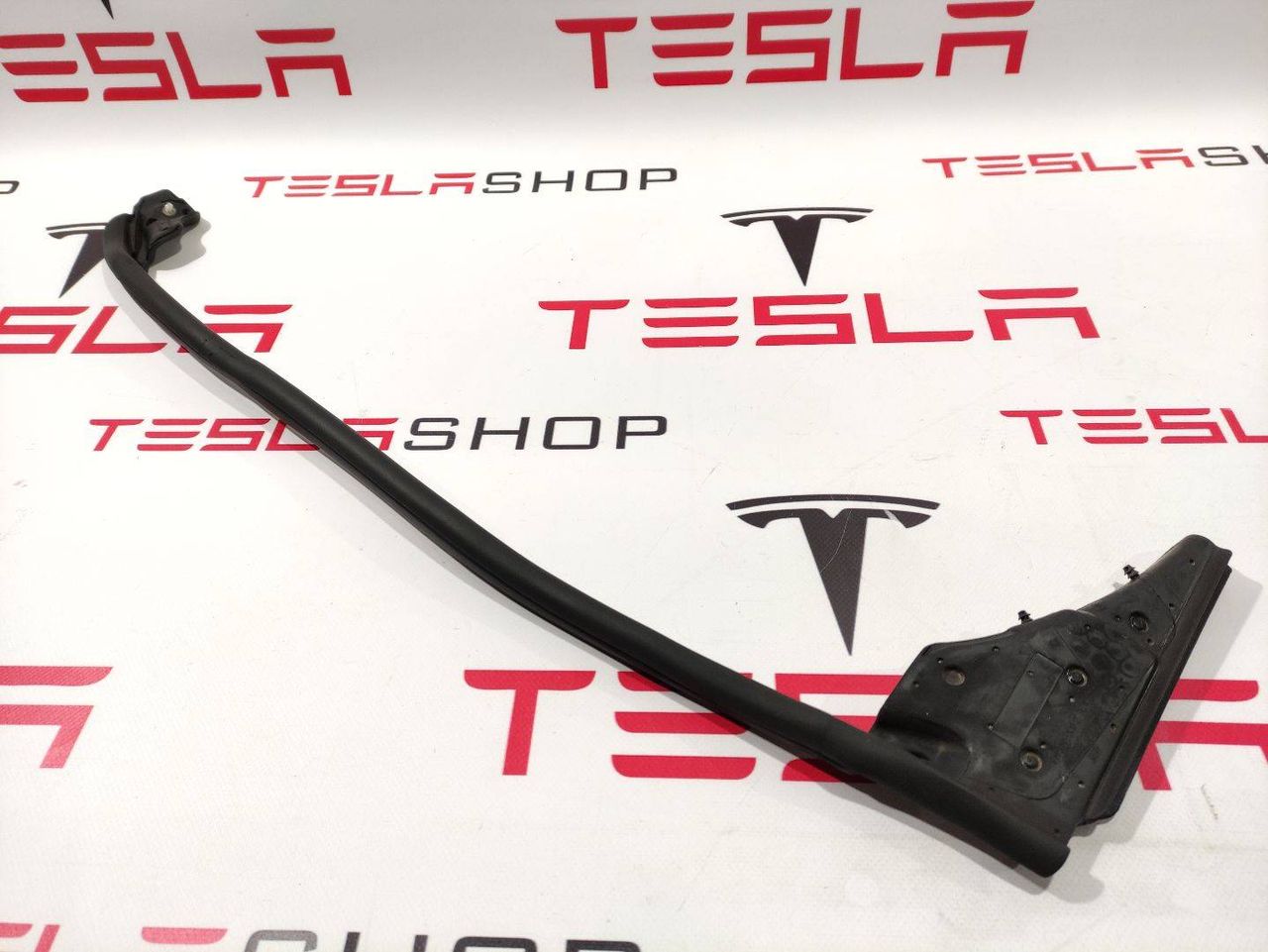 уплотнитель двери Tesla Model S 1 поколение (2012 - 2016), 1005420-00-D - фото №1