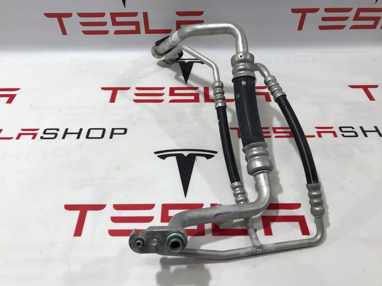 трубка кондиционера Tesla Model X 1 поколение 2017, 1054664-00-B
