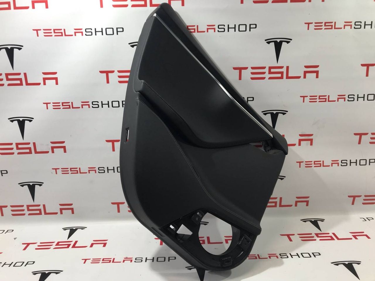 обшивка двери задняя левая Tesla Model S 1 поколение 2015, 1008133-00-D, 6006133-00-K - фото №1