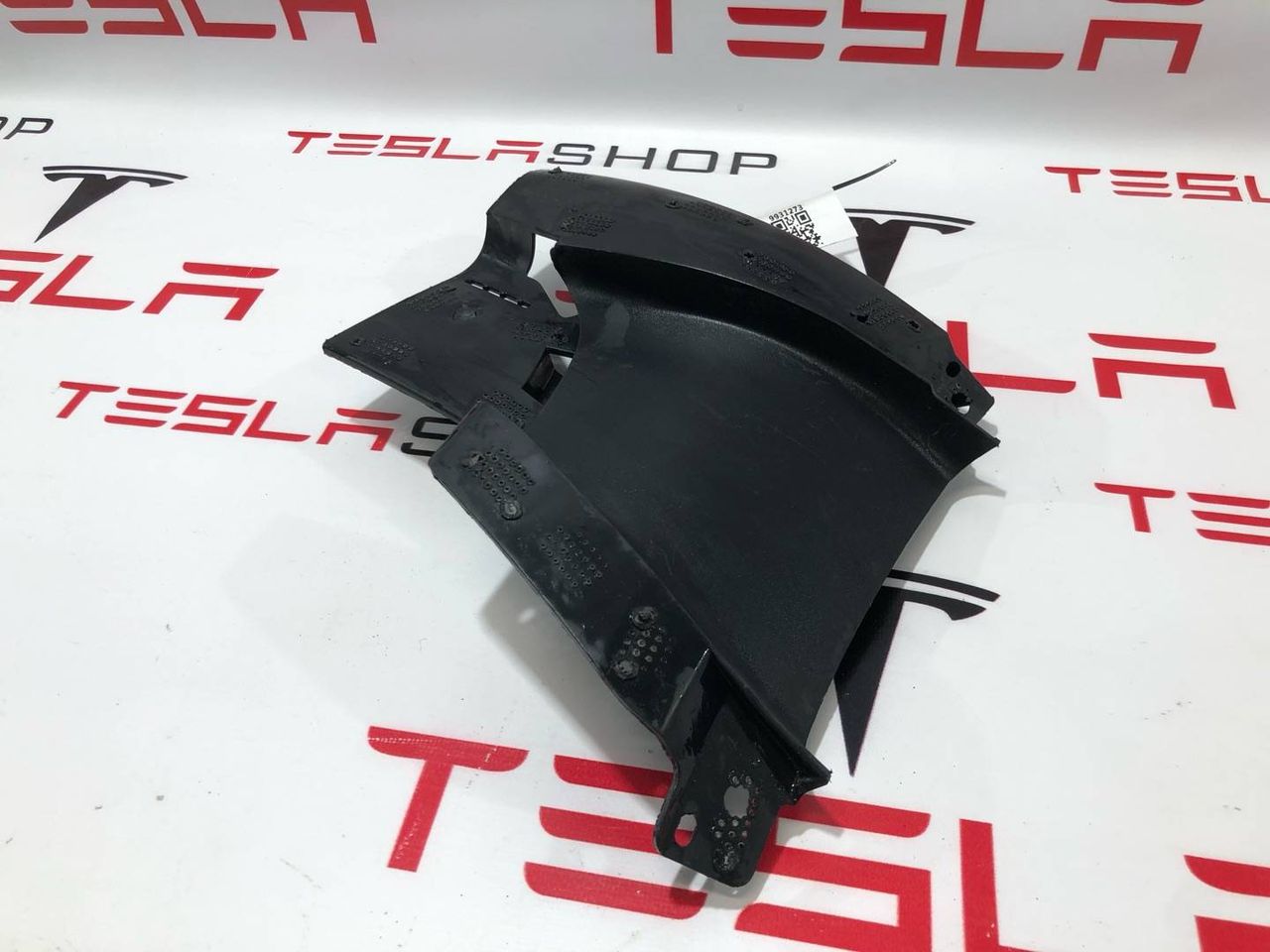 Воздуховод приёмный переднего бампера (нижняя часть) Tesla Model Y 1 поколение 2020, 1493742-00-A - фото №1