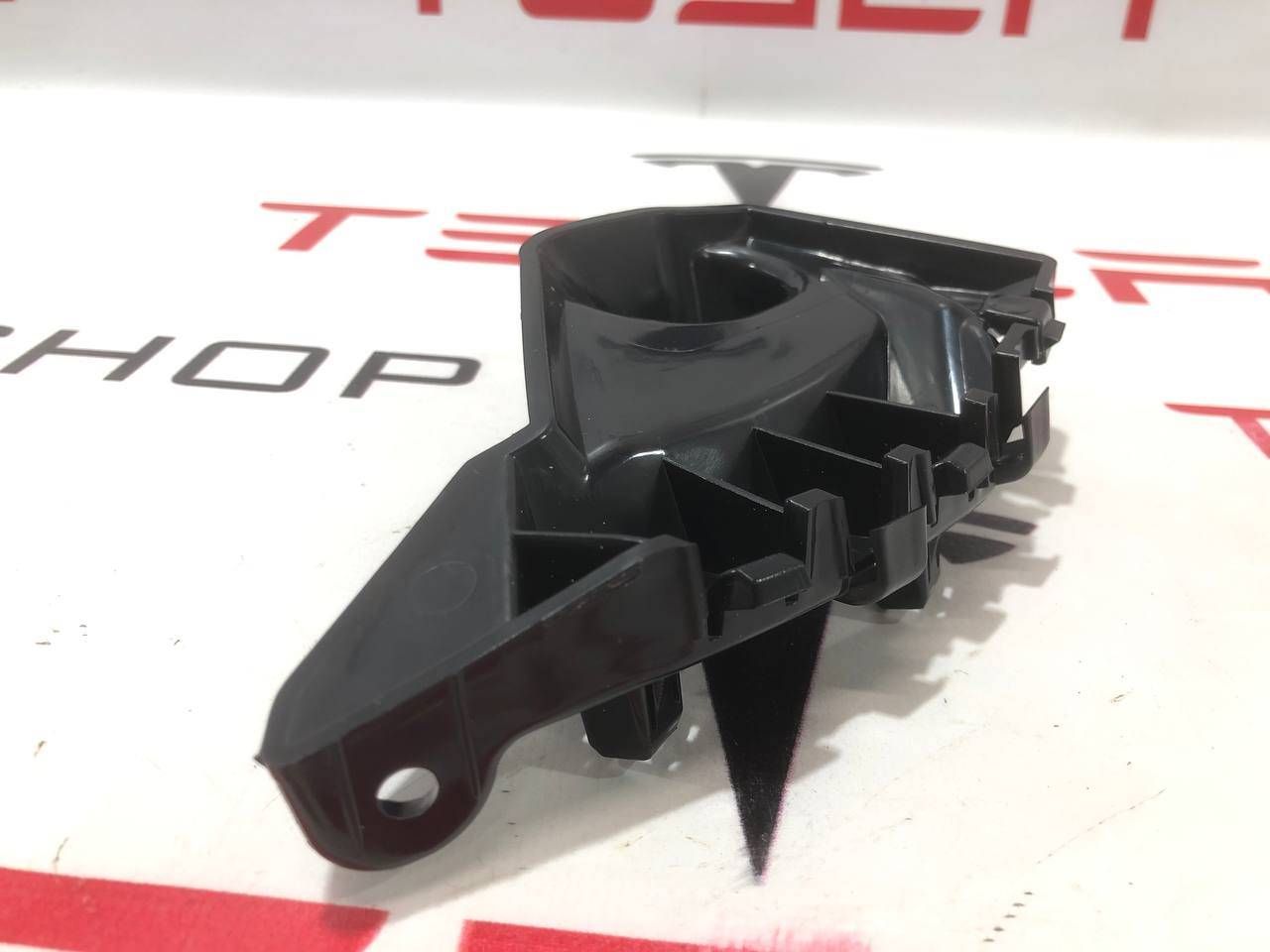Направляющая крыла (ракушка) Tesla Model X 1 поколение 2021, 1095793-00-B