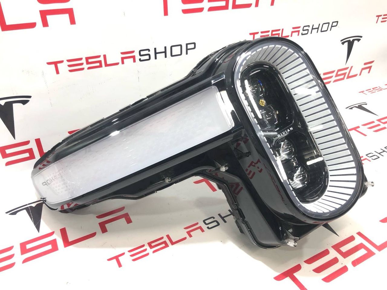 фара правая Rivian R1T 1 поколение 2022, PT00000464H, C300000464-L