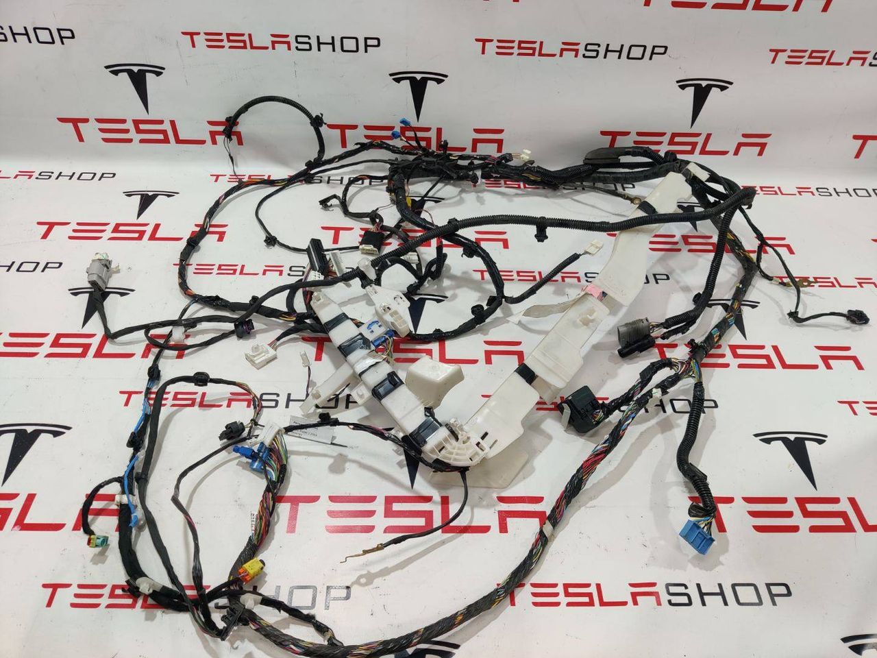 разъем (фишка) проводки Tesla Model 3 1 поколение 2019, электро, 1067954-00-E