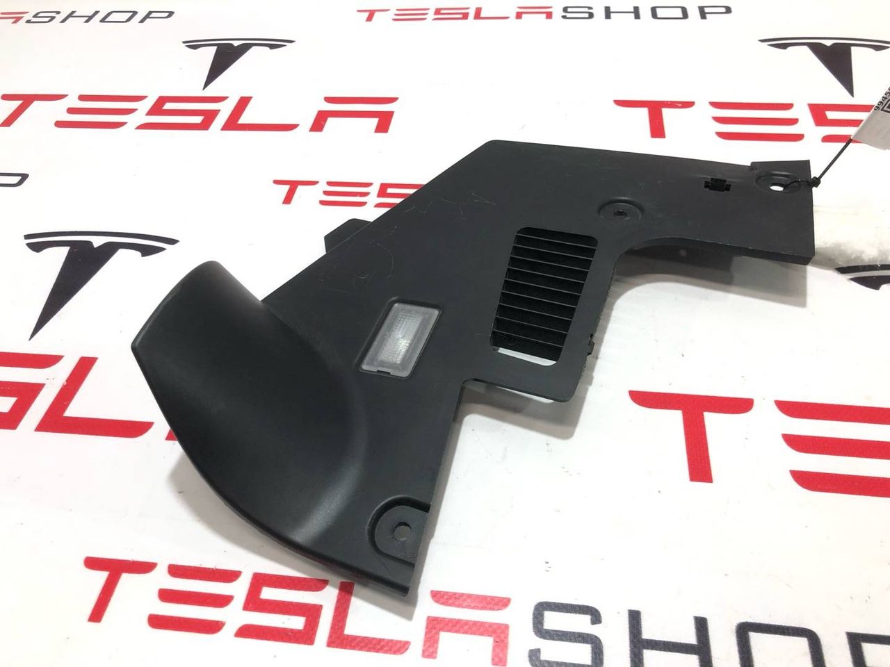 Накладка ниши для ног Tesla Model 3 1 поколение 2019, электро, 1007151-70-E, 1100579-00-F, 1095413-00-A - фото №1