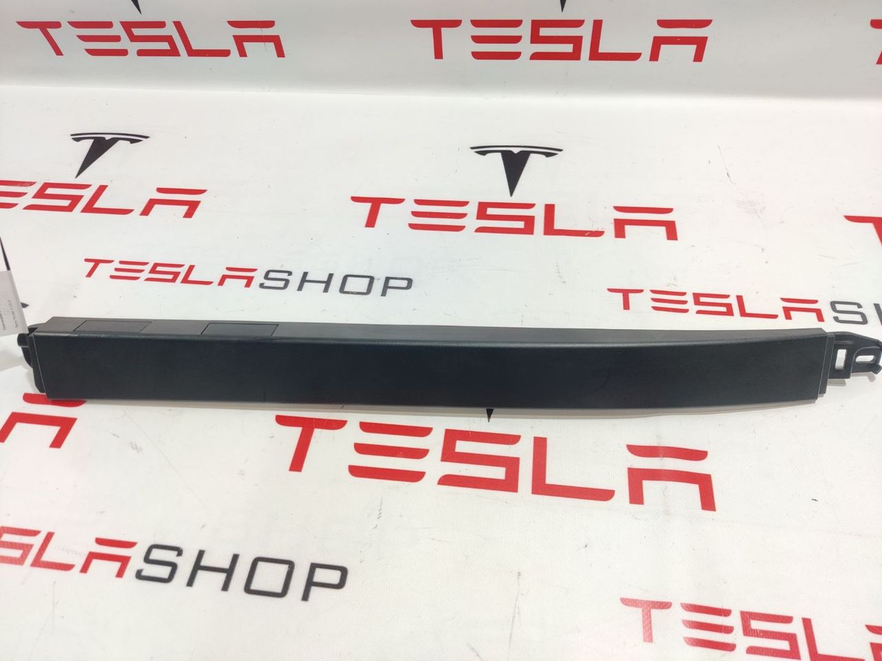 накладка двери (крышки) багажника Tesla Model X 1 поколение 2016, 1035982-00-D - фото №1