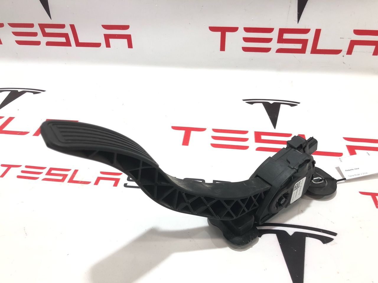 педаль Tesla Model X 1 поколение 2016, 1005307-00-A, 9F836-AA - фото №1