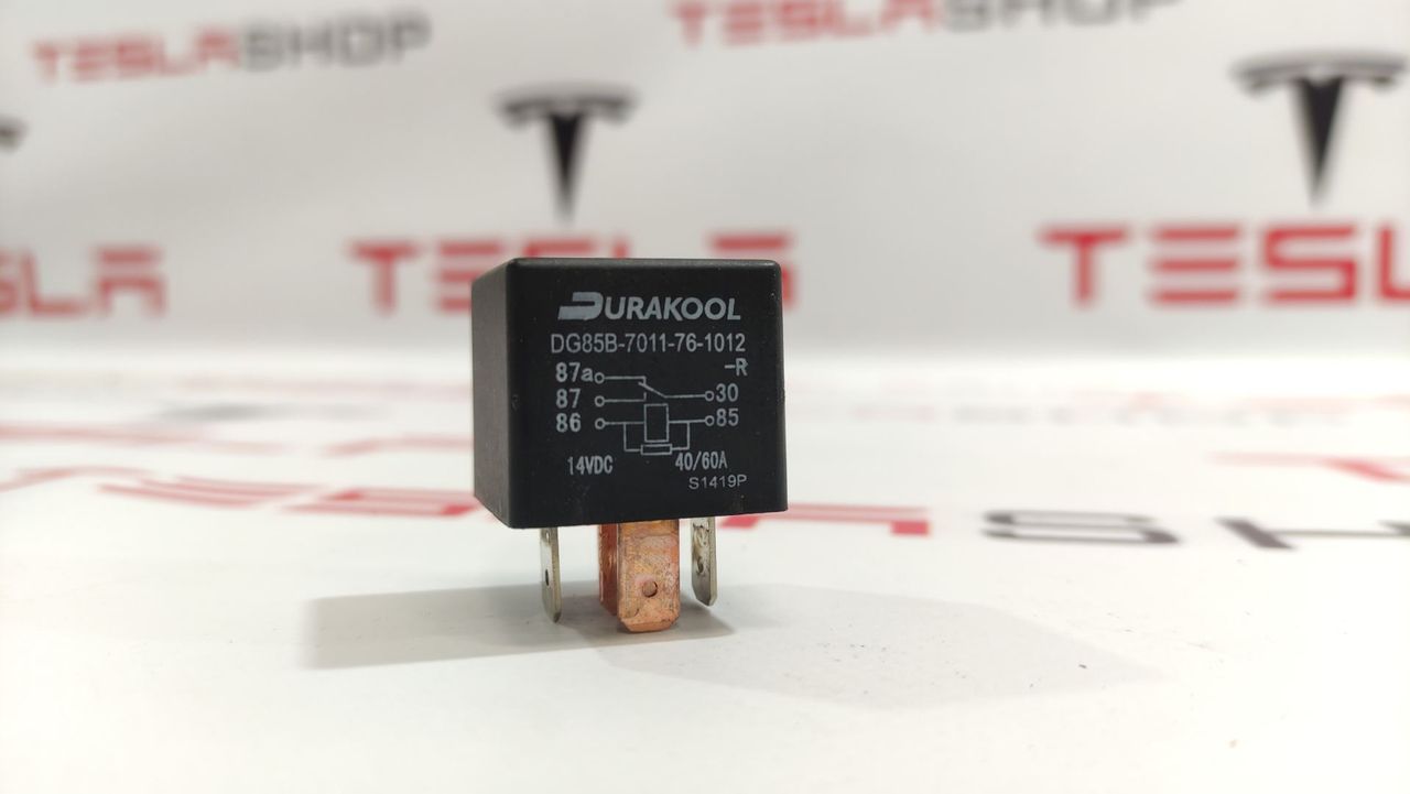 Реле блока предохранителей Tesla Model S 1 поколение 2015, 1031237-81-E, DG85B-7011-76-1012, S1419P - фото №1