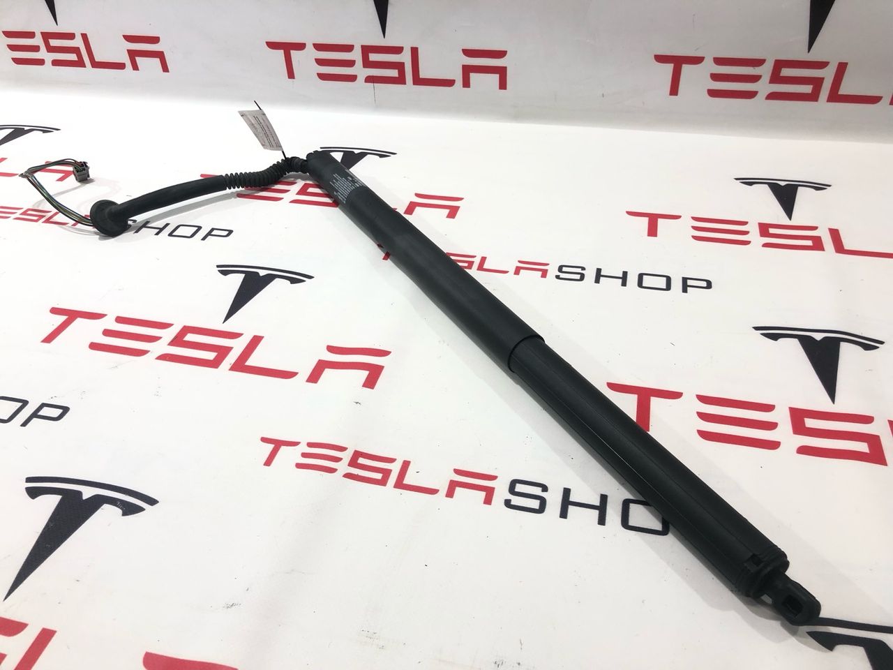 амортизатор крышки багажника (3-5 двери) Tesla Model S 1 поколение [2-й рестайлинг] (2021 - 2026), 1648016-00-B