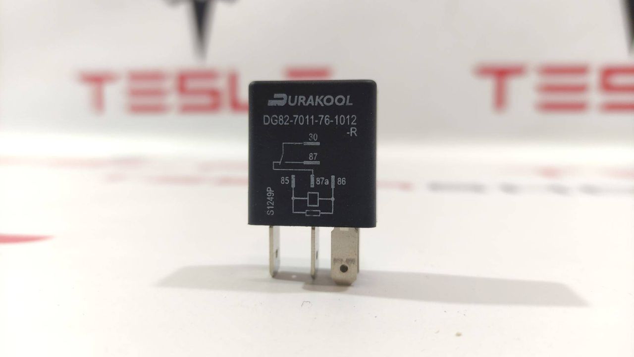 реле (прочие) Tesla Model S 1 поколение (2012 - 2016), 2072429-70-A, DG82-7011-76-1012-R, S1249P - фото №1