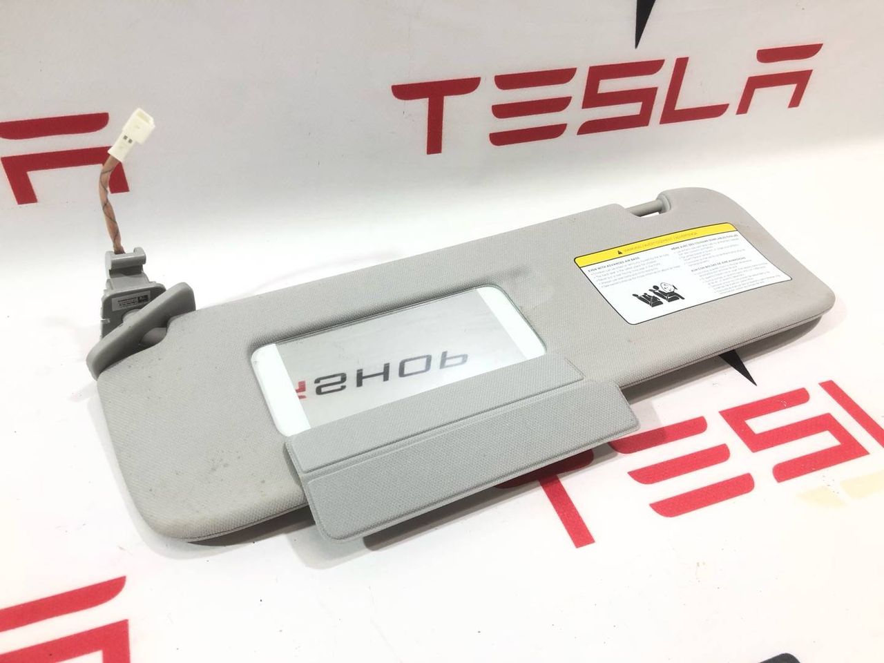 козырек солнцезащитный Tesla Model 3 1 поколение 2022, 1088738-01-I, 1108084-00-F, 1490405-01-B - фото №1