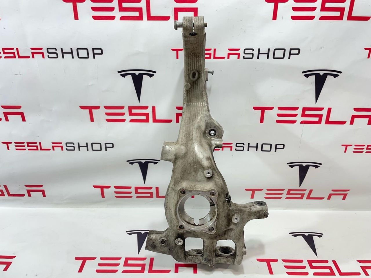 кулак поворотный правый Tesla Model X 1 поколение [рестайлинг] 2022, 1666641-00-A, 1620316-00-K, 1620310-00-A