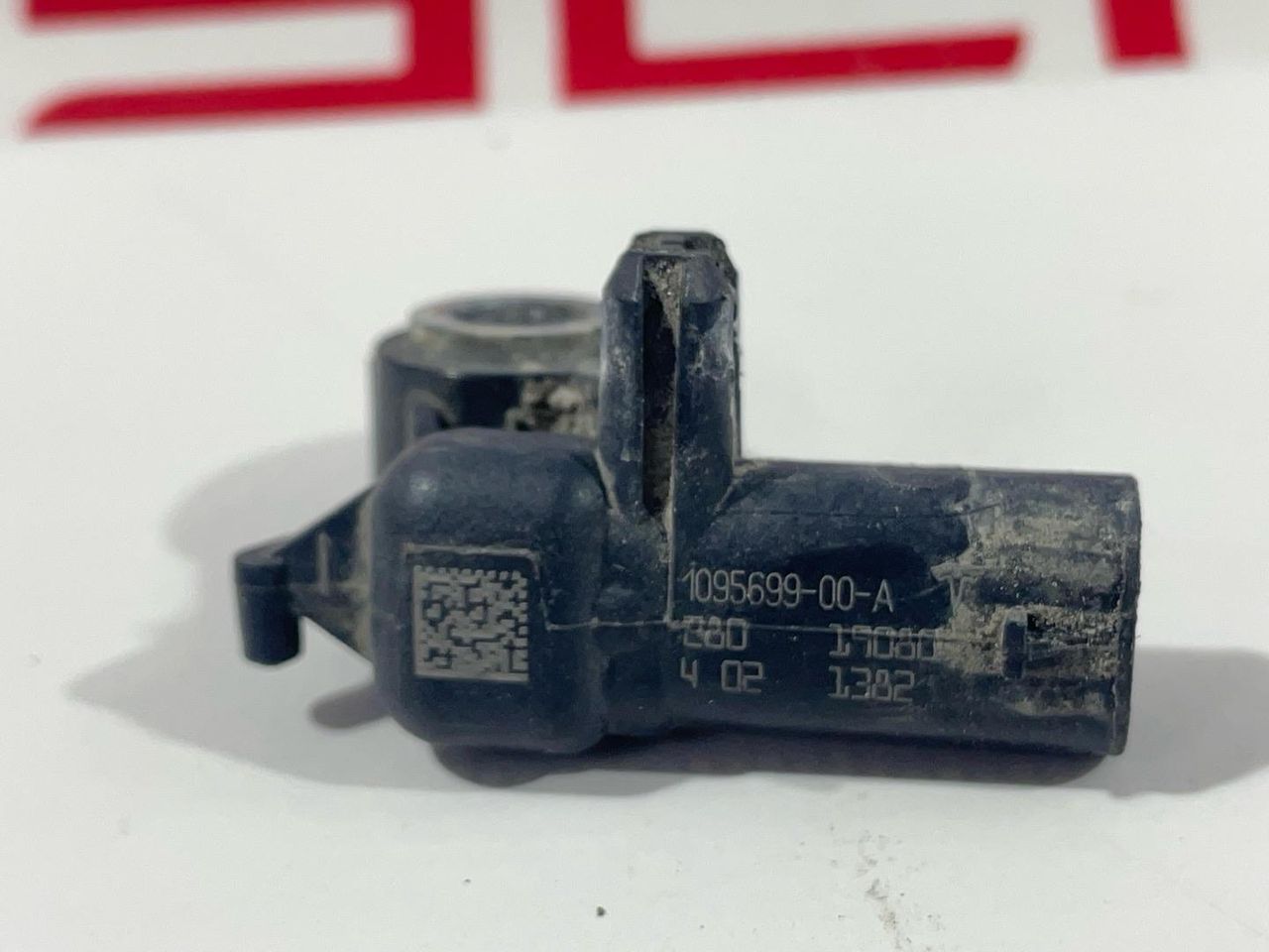 датчик удара Tesla Model 3 1 поколение 2019, 1095699-00-A - фото №1