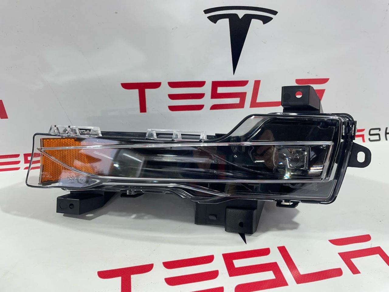 фара противотуманная левая Tesla Model 3 1 поколение (2017 - 2026), 1077391-00-E - фото №1