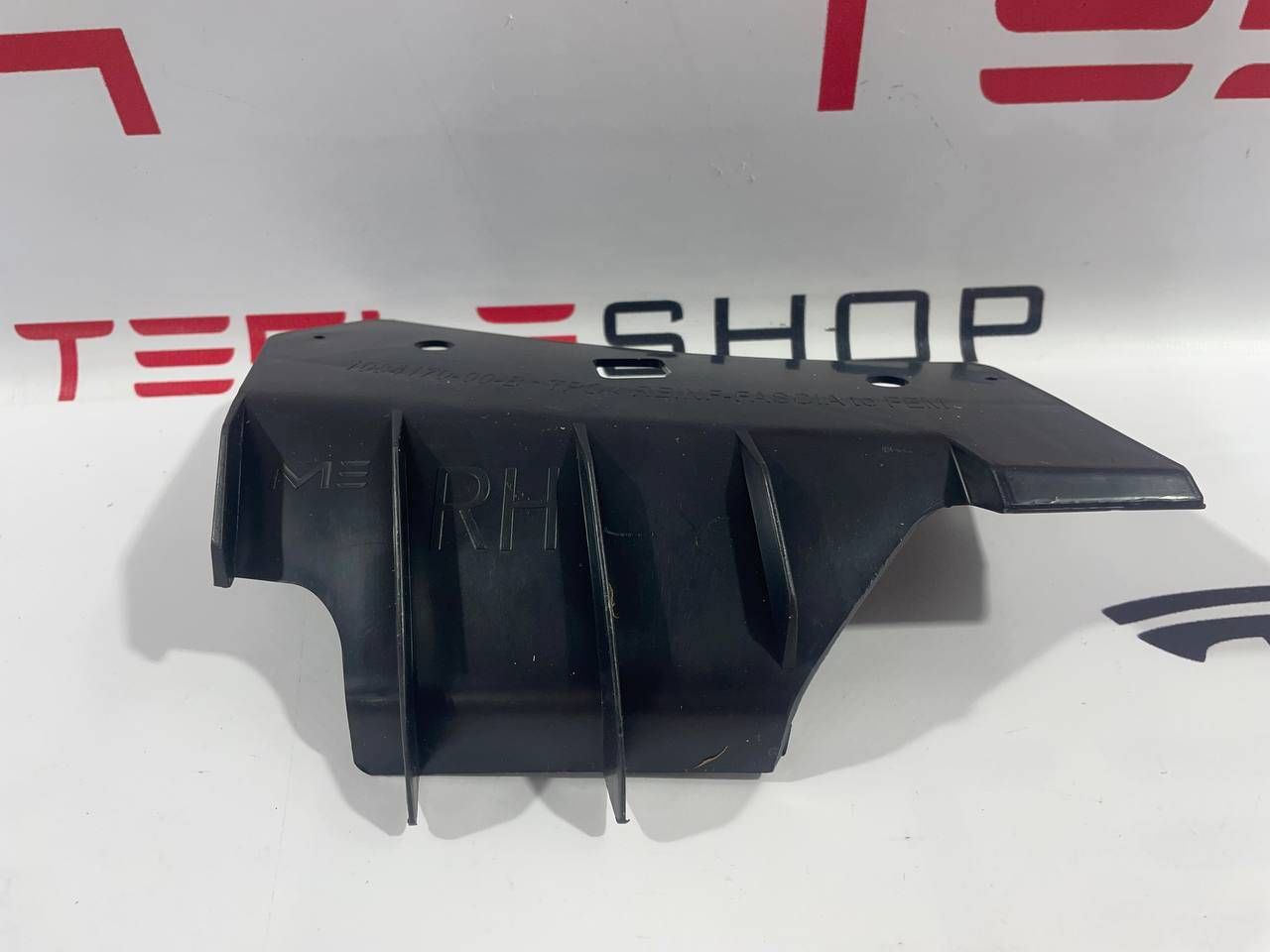 крепление бампера Tesla Model 3 1 поколение (2017 - 2026), 1084170-00-B