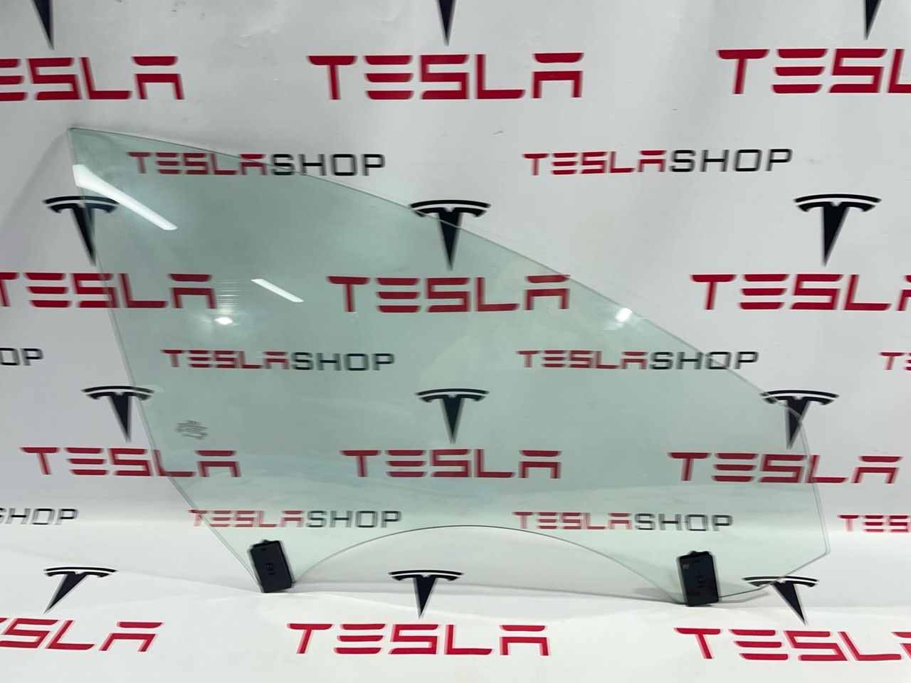 стекло двери передней правой Tesla Model 3 2 поколение 2025, 1568569-00-C - фото №1