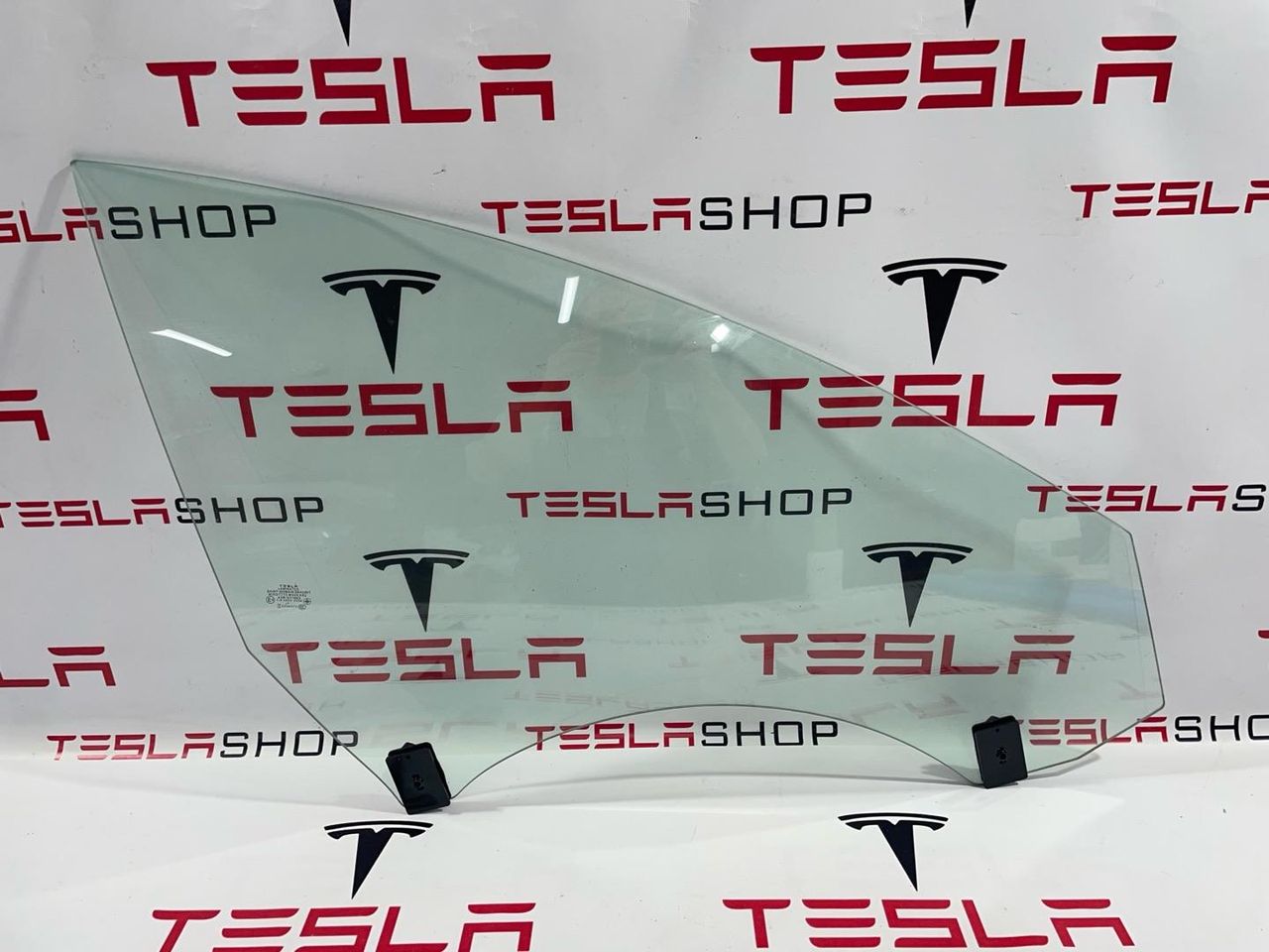 стекло двери передней правой Tesla Model 3 2 поколение 2025, 1568569-00-C - фото №1