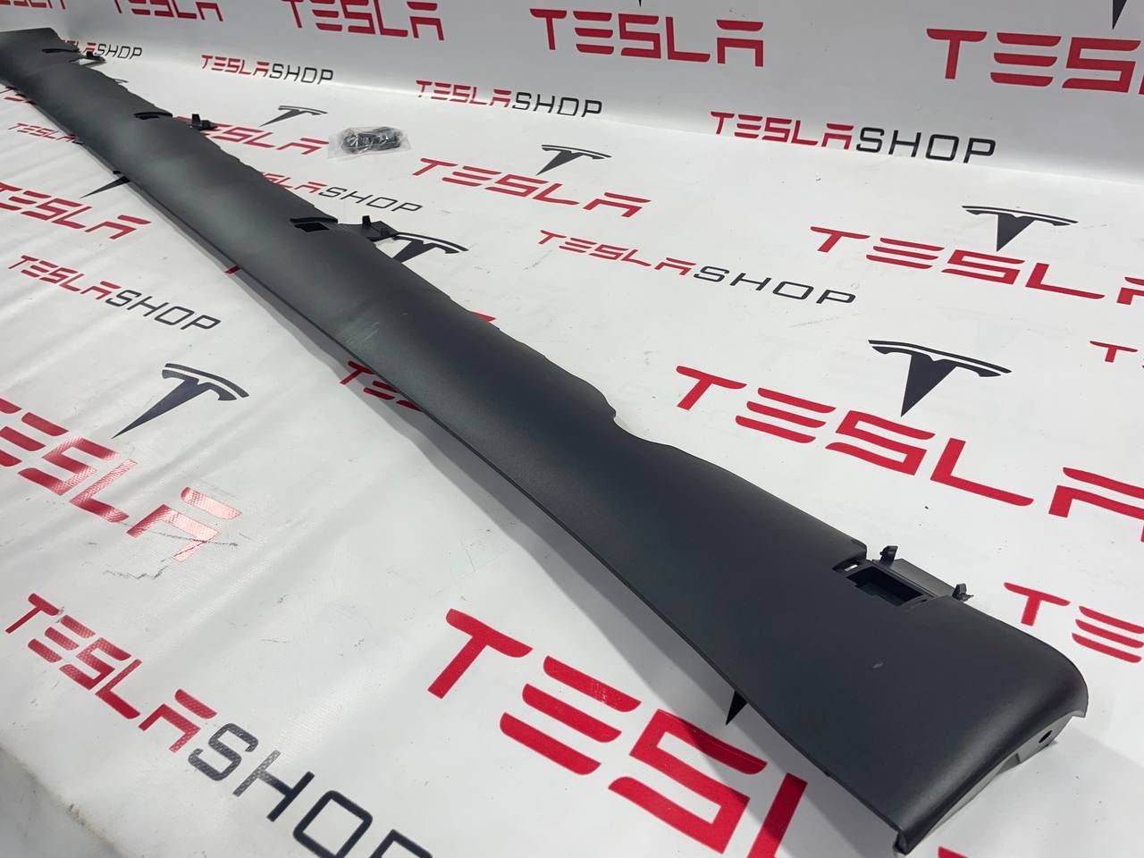 Накладка порога рокерной панели Tesla Model 3 1 поколение 2021, 1089828-00-D, 1089830-00-D