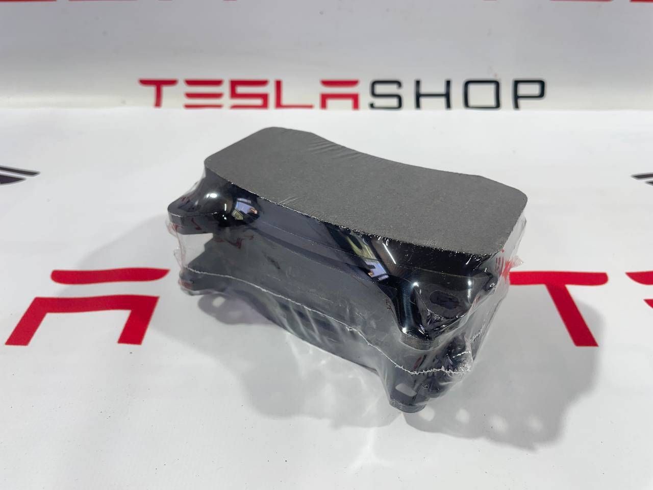 тормозные колодки Tesla Model 3 1 поколение 2021, 1044621-00-D, 1044622-00-D, 8008240-00-C - фото №1
