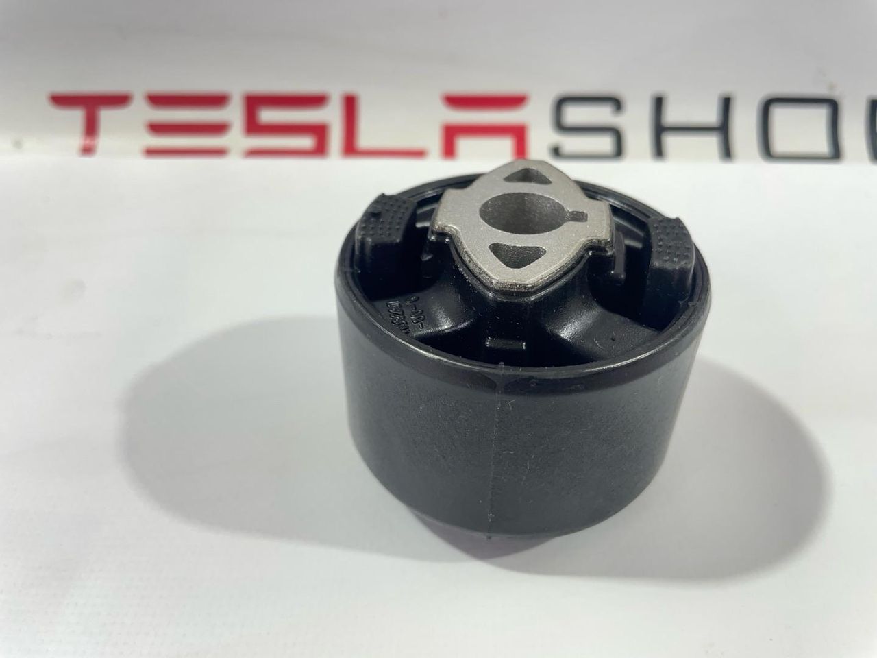 сайлентблок подушки двигателя Tesla Model 3 1 поколение 2021, 1109297-00-C