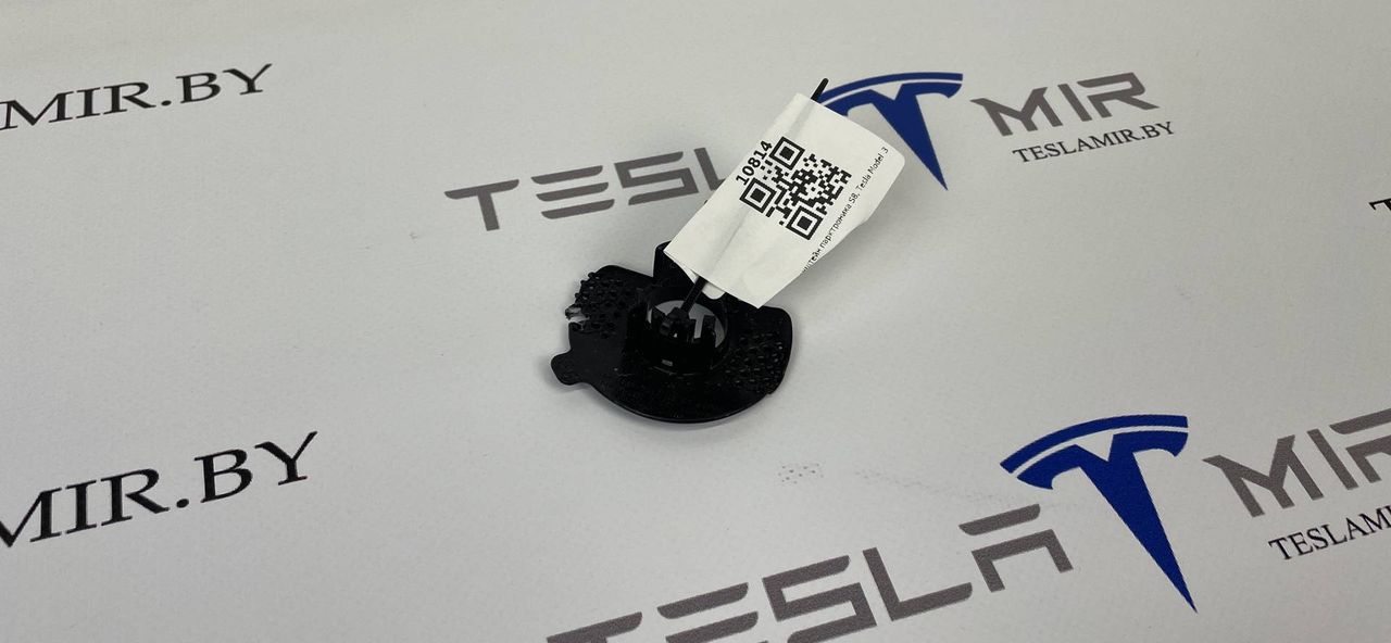 Кронштейн парктроника S8 (крепление к бамперу) Tesla Model 3 1 поколение 2022, 1088443-00 - фото №1