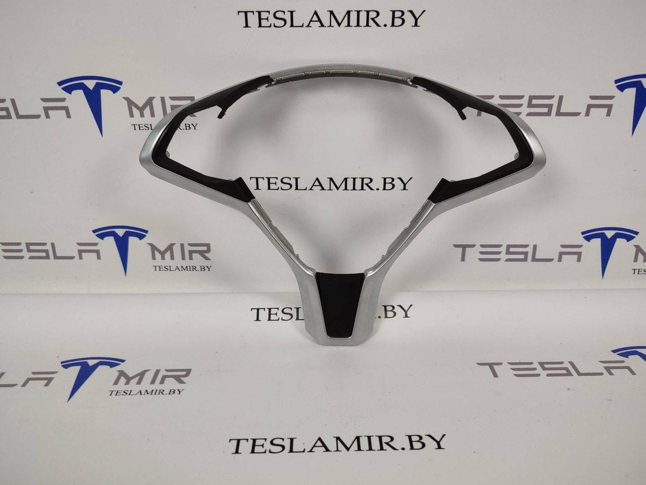Корпус декоративный подушки безопасности (руля) водителя Tesla Model 3 1 поколение 2021, 2463292, 2463293, 1096973-00 - фото №1