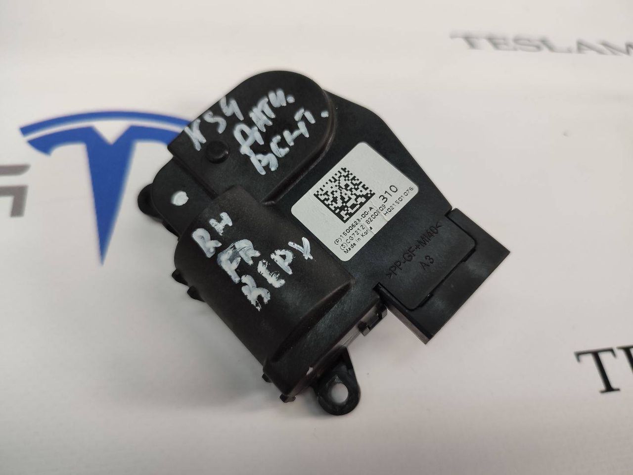 моторчик заслонки печки Tesla Model 3 1 поколение 2021, 1500623-00 - фото №1