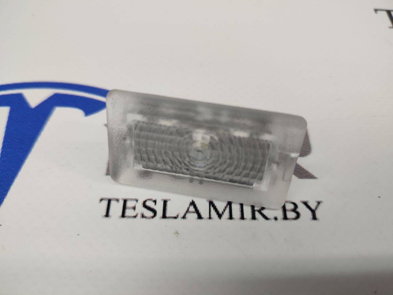 Фонарь подсветки двери/багажника белый (лампочка подсветки) Tesla Model 3 1 поколение 2021, 1007151-70 - фото №1