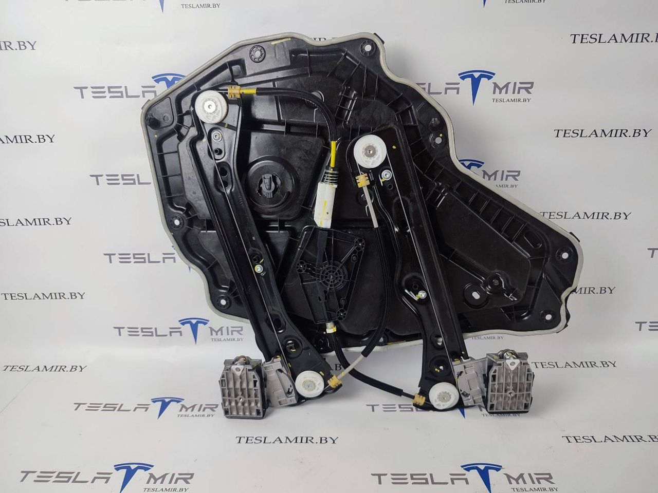 стеклоподъемник задний правый Tesla Model Y 1 поколение 2021, 1036762-00, 1495513-99, 1526807-00 - фото №1