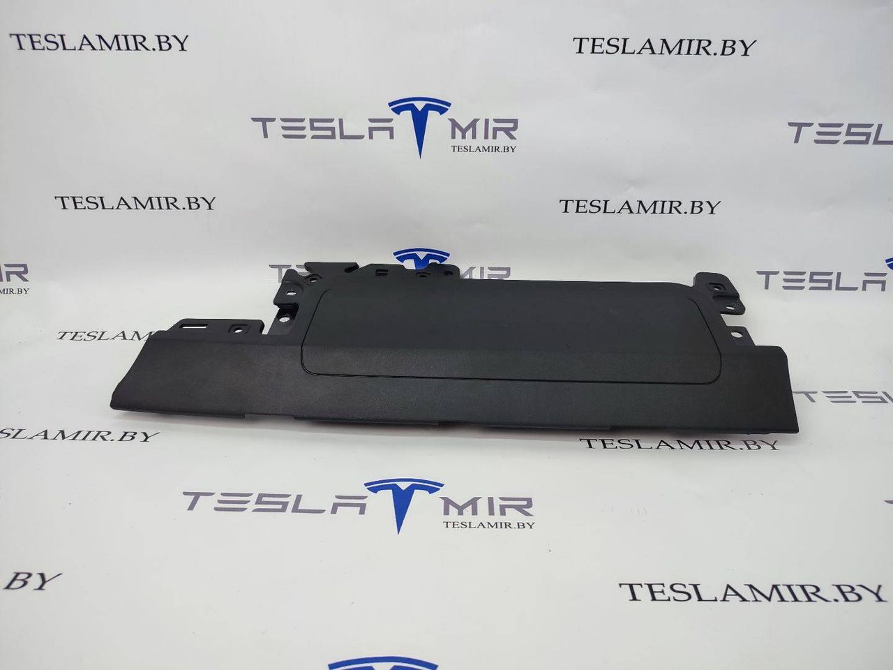 подушка безопасности коленная Tesla Model Y 1 поколение 2021, 1143753-00, 1077826-00, 1083350-00 - фото №1