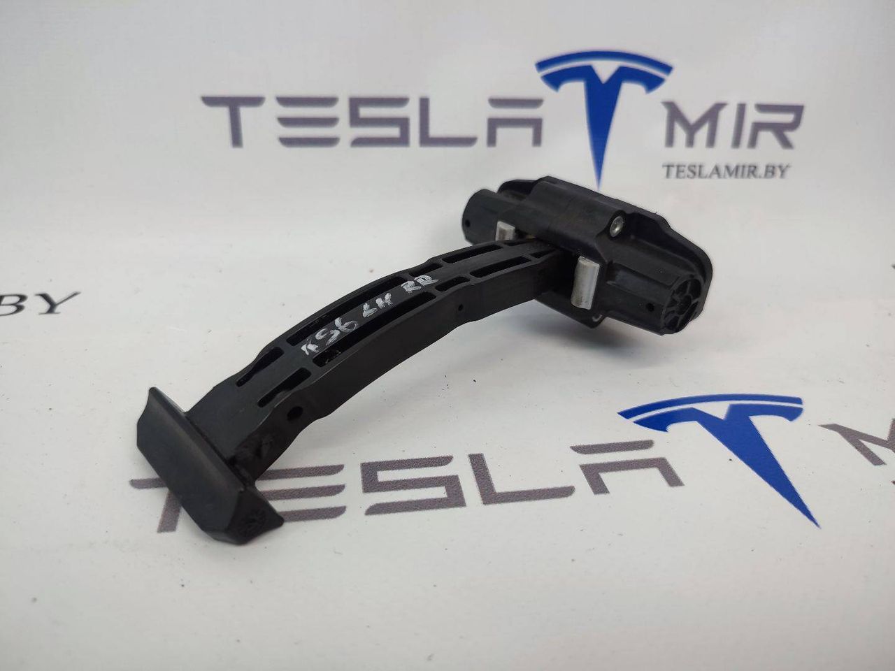ограничитель открывания двери задней Tesla Model Y 1 поколение 2021, 1500684-00 - фото №1