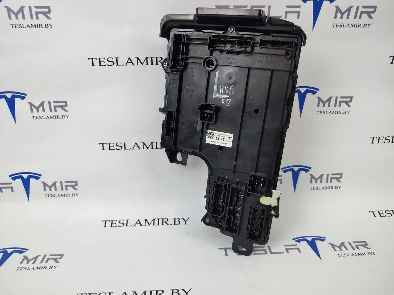 Блок управления BCM (бортовой сети) (Body Control Module) Боди Tesla Model Y 1 поколение 2021, 1497850-00, 1497847-02, 1497851-00 - фото №1