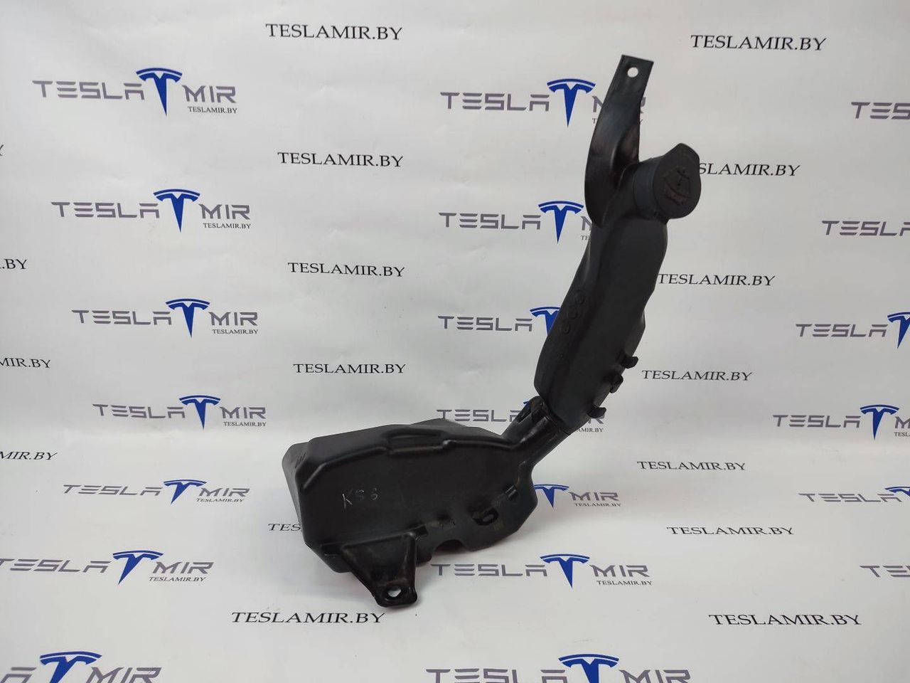 бачок омывателя Tesla Model Y 1 поколение 2021, 1490400-00, 1497892-00 - фото №1