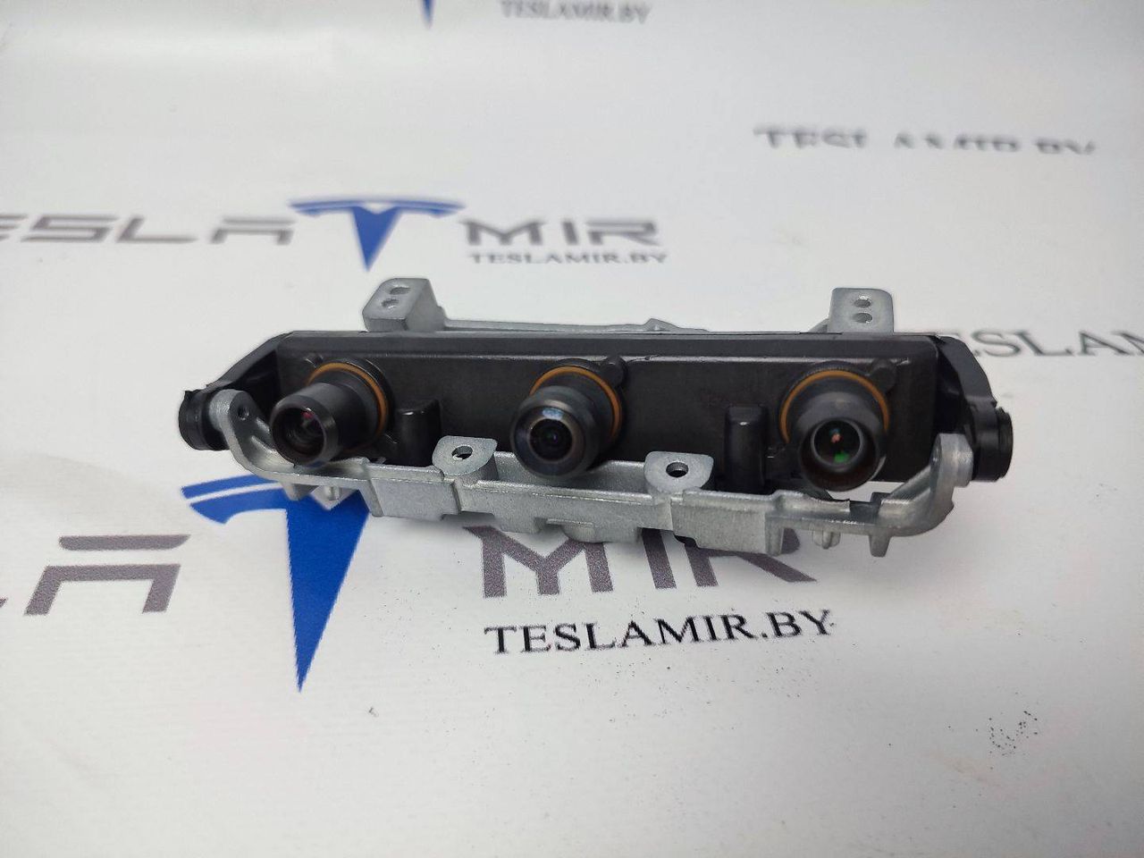 Камера тройная (TRIPLE) лобового стекла (регулируемая) Tesla Model Y 1 поколение 2021, 1514448-00 - фото №1