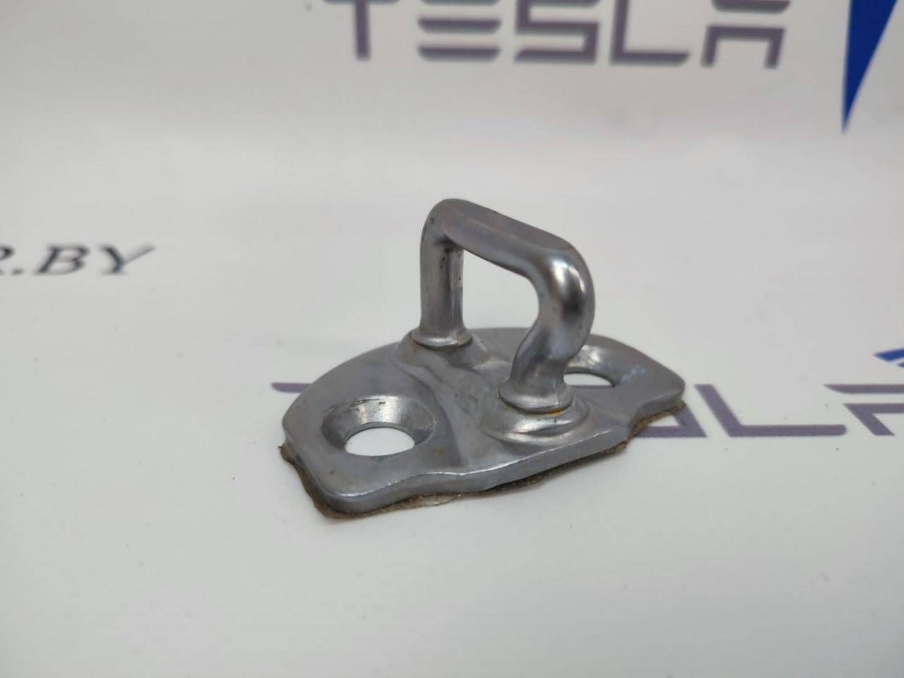 Петля (ригель) замка двери Tesla Model Y 1 поколение 2021, 1525919-00 - фото №1