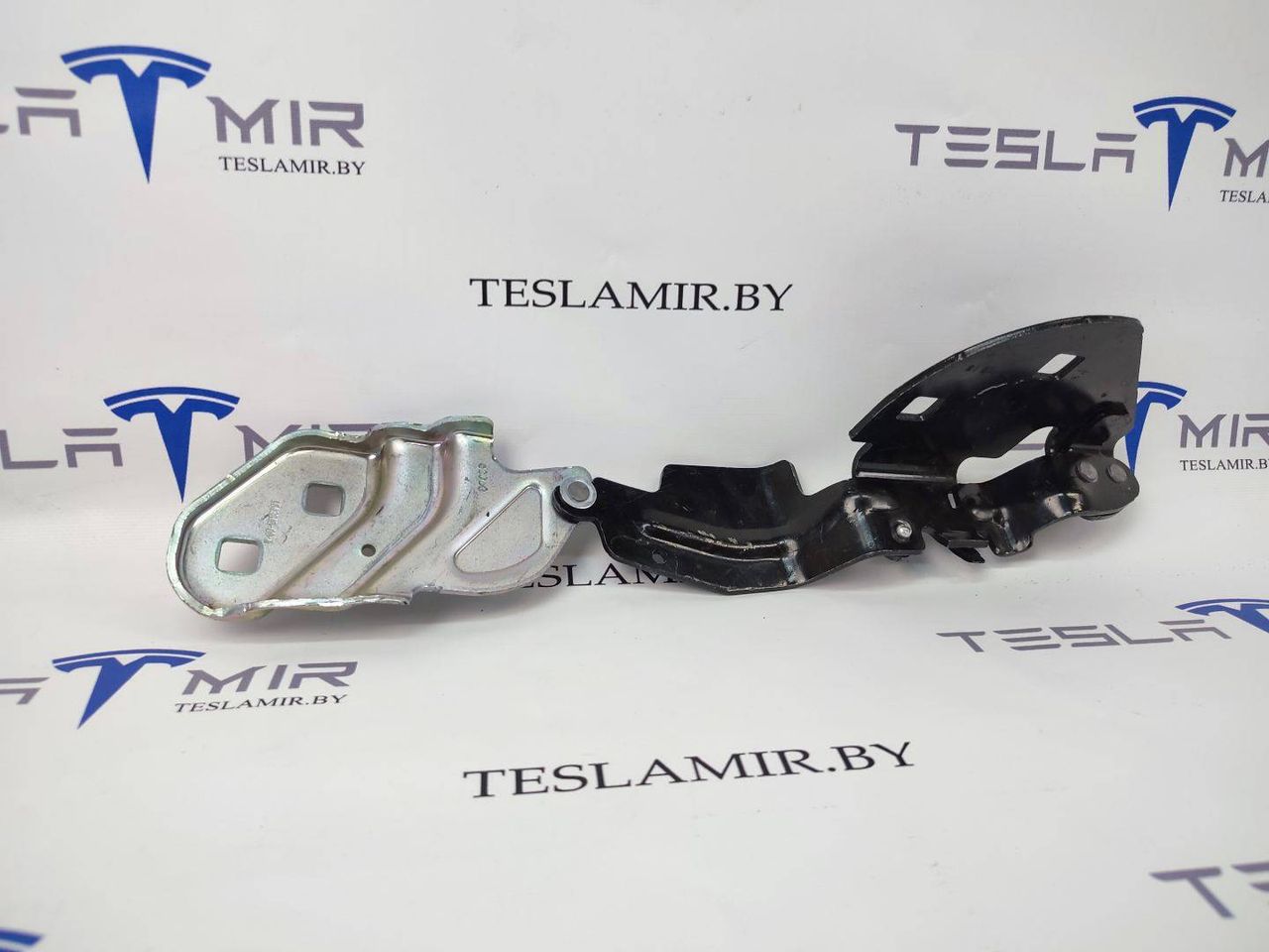 петля капота левая Tesla Model 3 2 поколение 2024, 1643345-00, 1643845-00 - фото №1