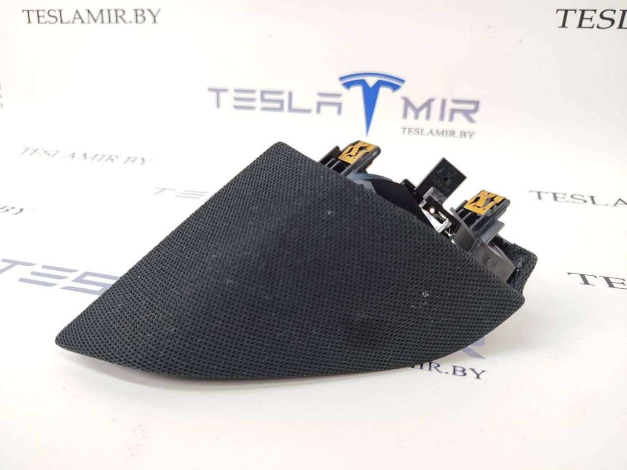 сетка на динамик Tesla Model 3 1 поколение 2020, 1095686-00, 1095688-00 - фото №1