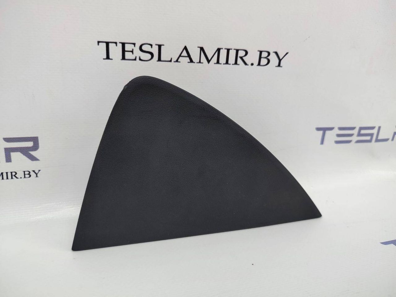 Накладка боковая торпеды левая Tesla Model 3 1 поколение 2020, 1083361-00 - фото №1