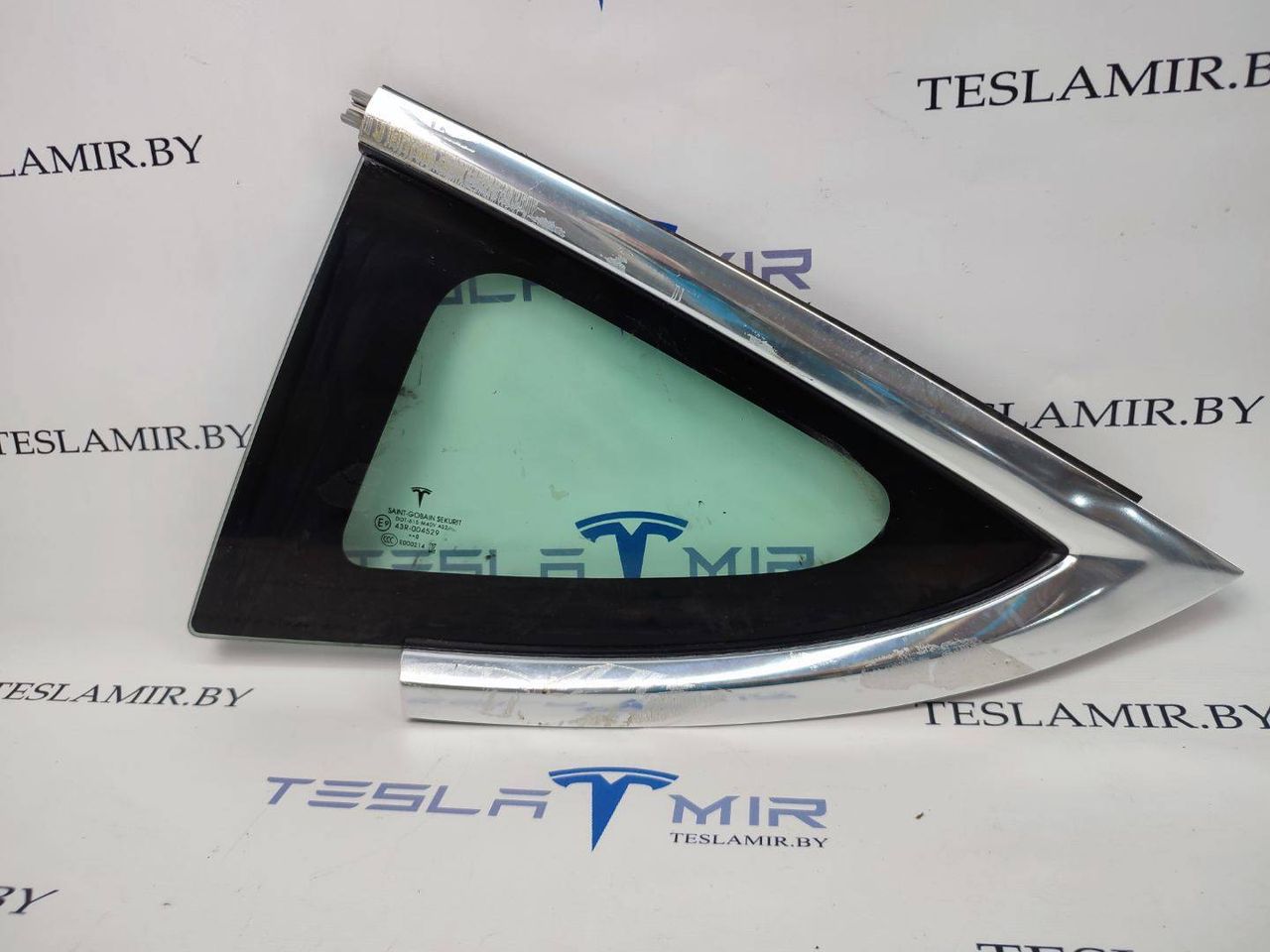 стекло кузовное боковое левое Tesla Model 3 1 поколение 2020, 1514978-01, 1514978-00 - фото №1
