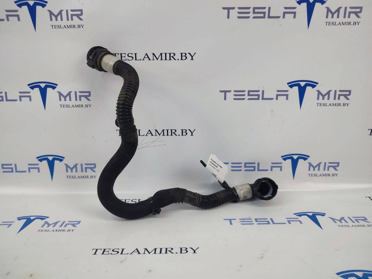 Патрубок системы охлаждения пластиковый Tesla Model 3 1 поколение 2020, 1077594-00 - фото №1
