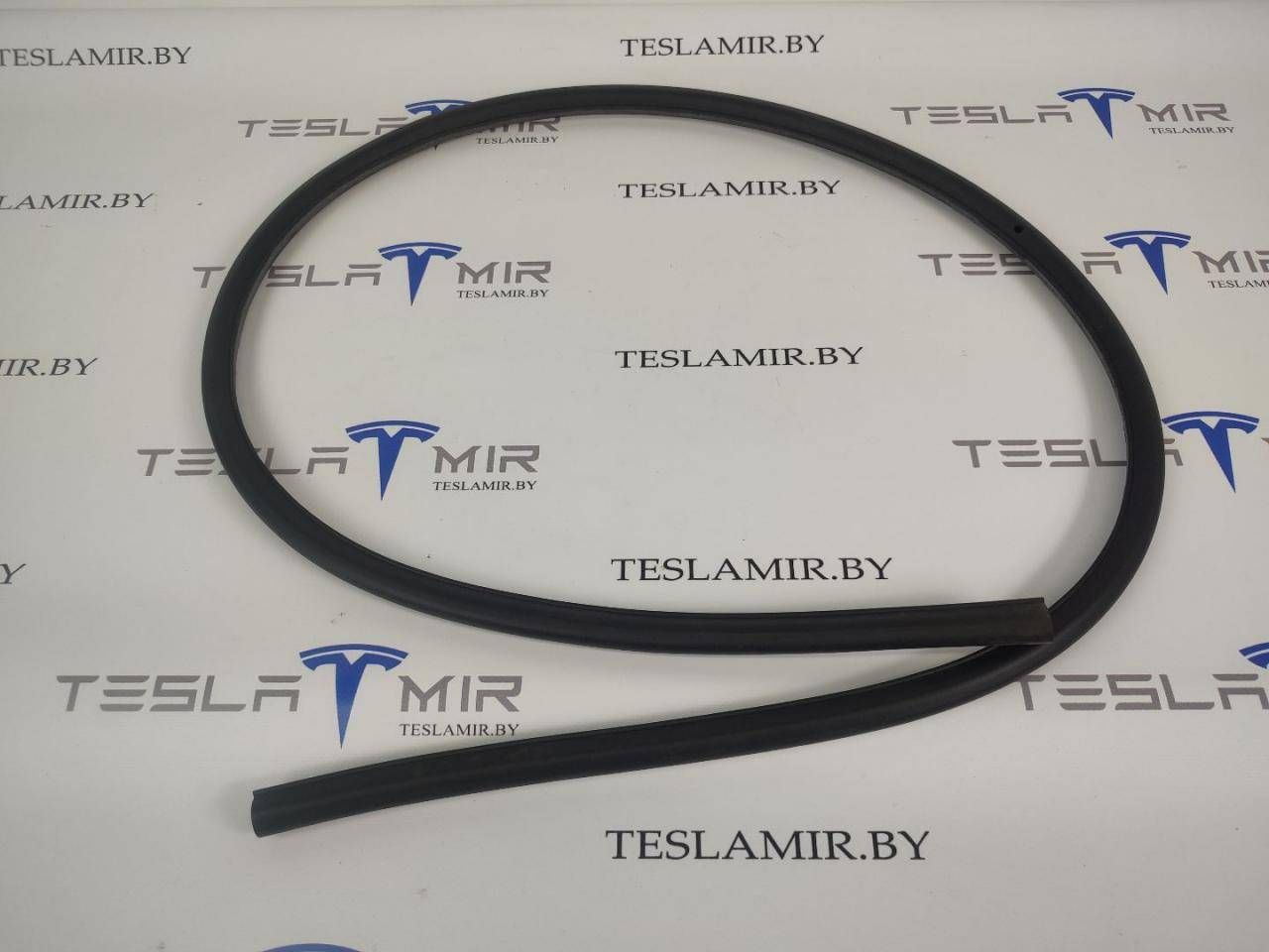 уплотнитель двери Tesla Model 3 1 поколение 2020, 1090508-00, 1090509-00 - фото №1
